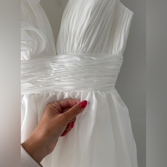 MAC DUGGAL White Ruffle Shoulder V Neck Chiffon Gown 2 - Picture 5 of 9